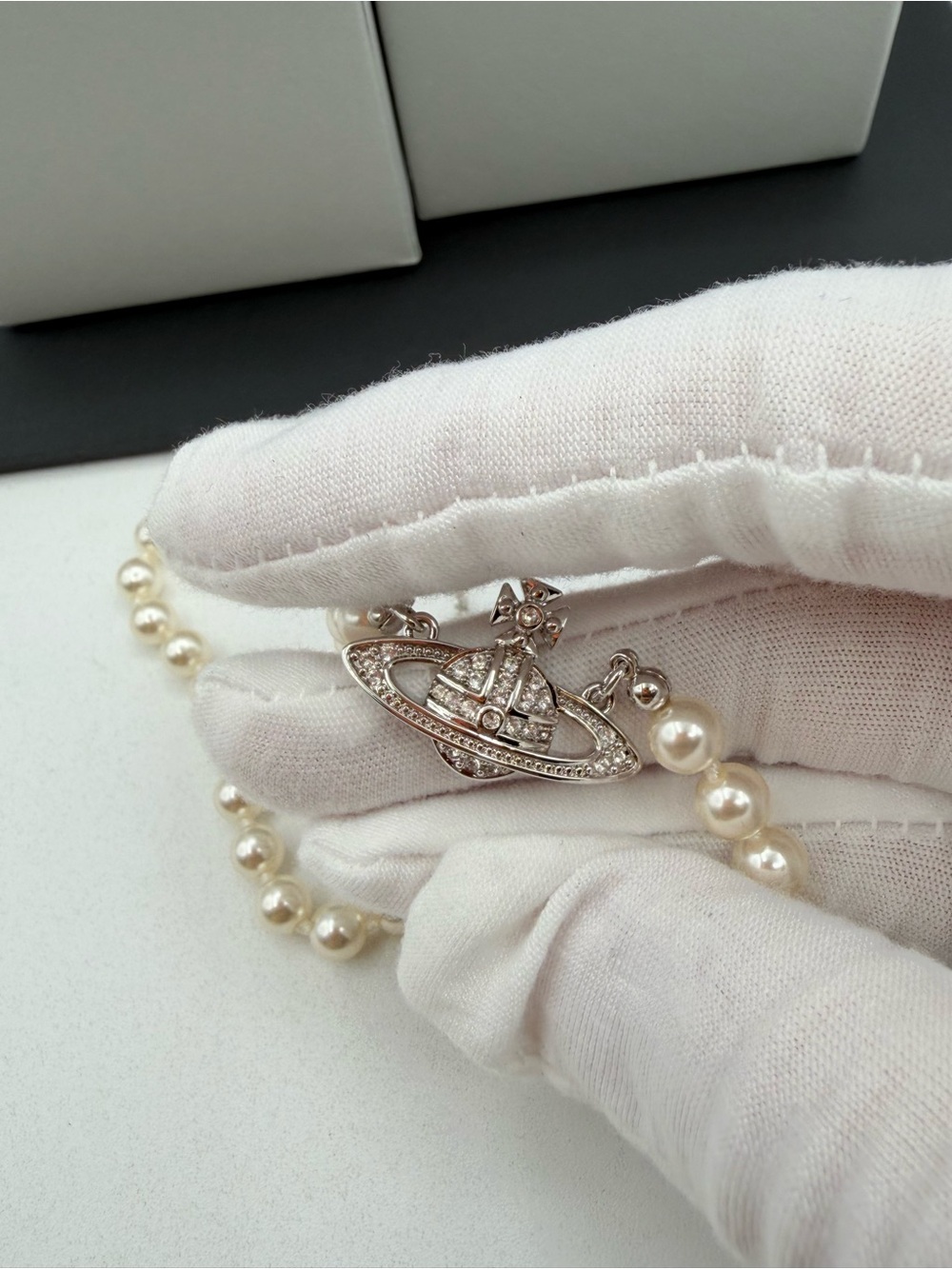 Vivienne Westwood Orb Pearl Neckalce - Picture 6 of 14